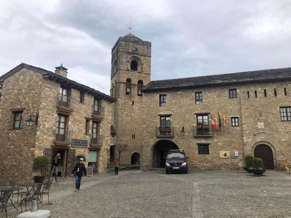 Hostal Pirineos Ainsa Hotel Exterior foto